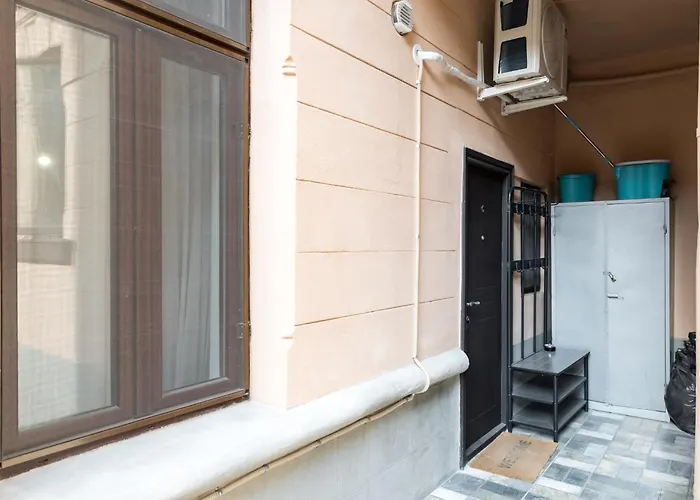 Urban Walls Apartments 5C